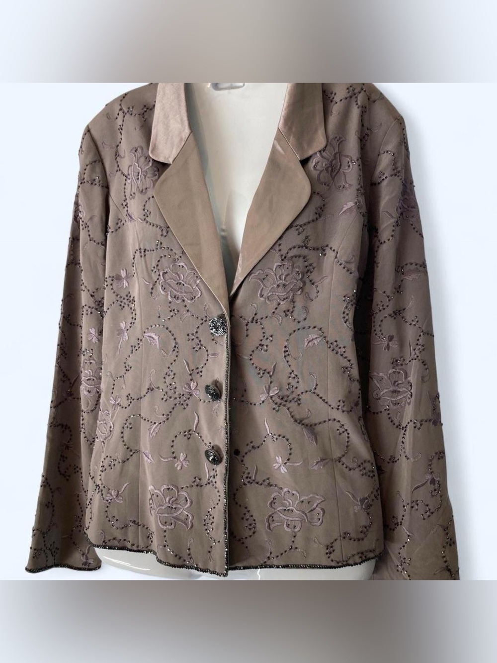Grey faux silk floral embroidered jacket w button front approx L Avanti